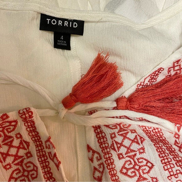 Torrid Flutter Sleeve Top Embroidered Tassel Ties Size 4 - Picture 7 of 9